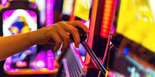 Rich Queen gaming platform banner showing sports and casino entertainment